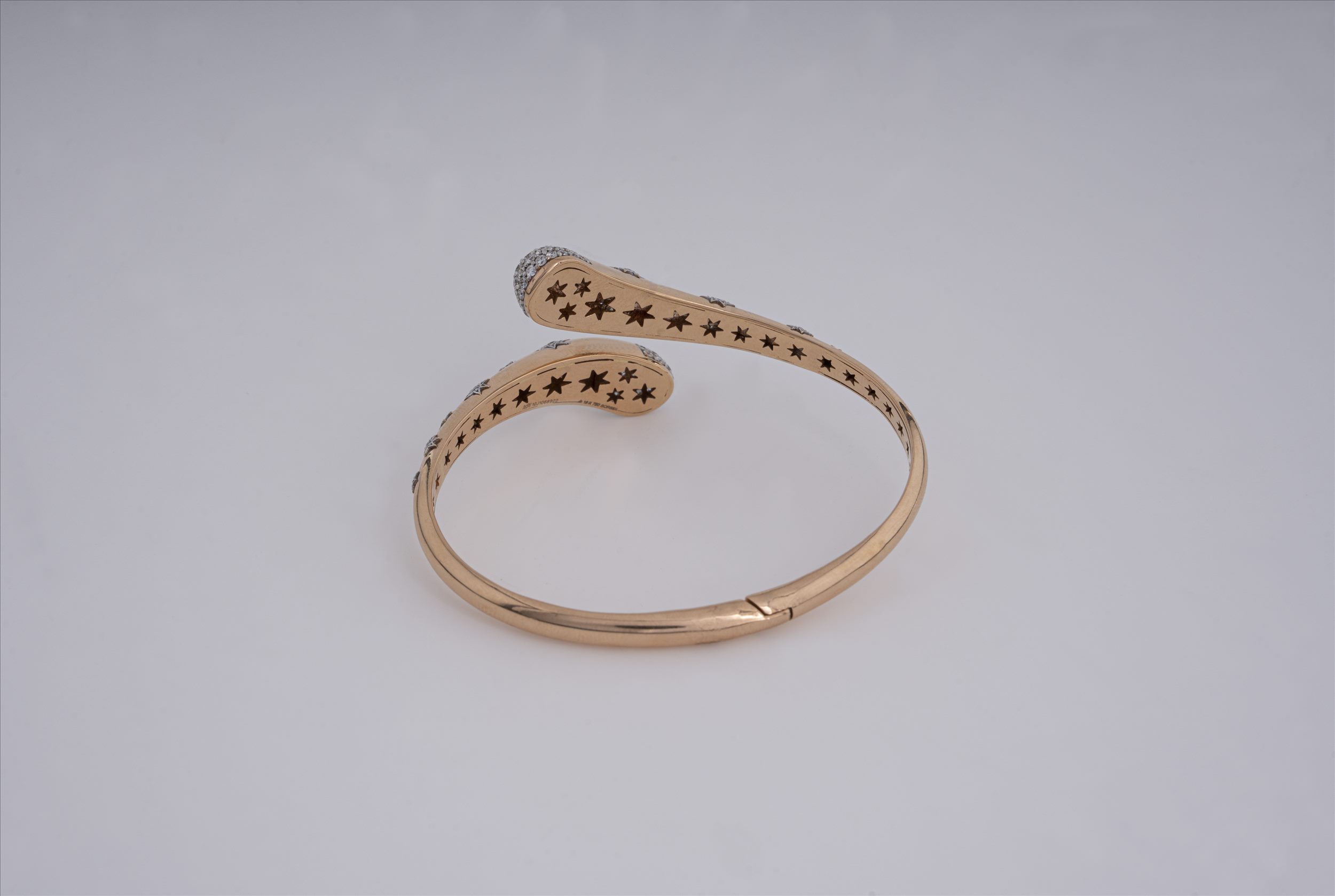 DIAMOND OVAL BANGLE